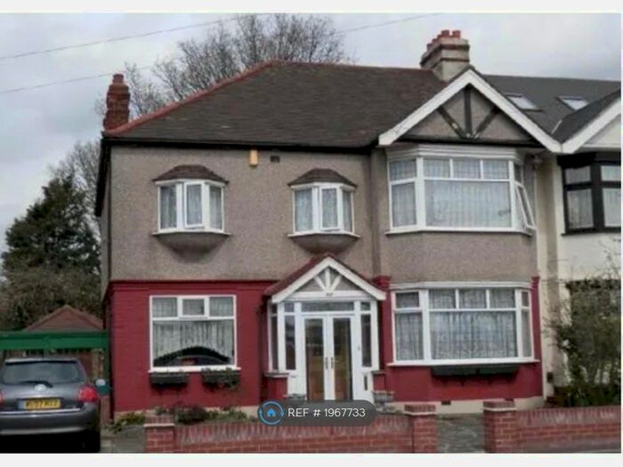 4 Bedroom Semi-Detached House To Rent In Wanstead Lane, Ilford, IG1