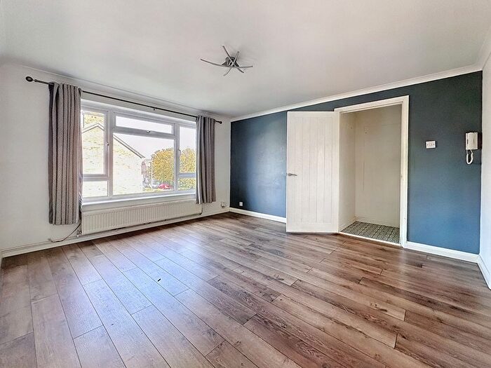 2 Bedroom Flat To Rent In Emblin Court Granville Road, Sidcup, DA14