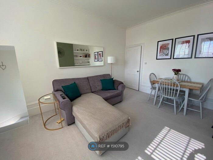 1 Bedroom Flat To Rent In Wimbledon Park Road, Wandsworth, London, SW18