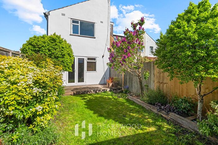 2 Bedroom Maisonette For Sale In Castle Road, St. Albans, AL1