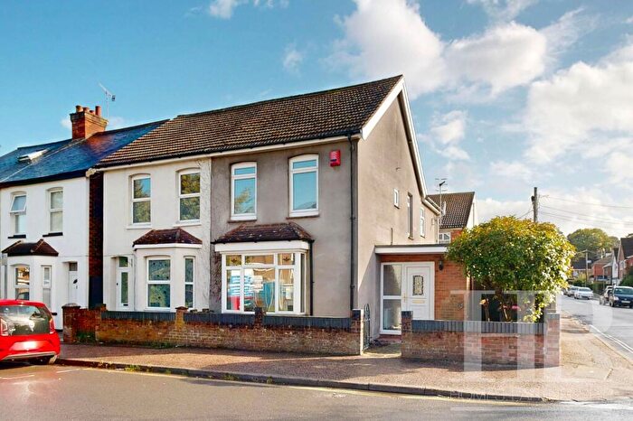 3 Bedroom Semi-Detached House To Rent In Ifield Road, Crawley, RH11