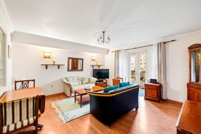 2 Bedroom Apartment For Sale In Sandgate Road, Folkestone, CT20