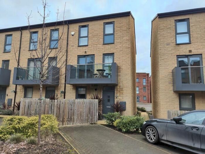 2 Bedroom End Of Terrace House To Rent In Carnforth Avenue, Wakefield, WF1