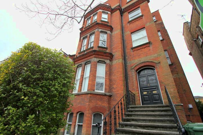 1 Bedroom Flat To Rent In Claremont Gardens, Surbiton, KT6