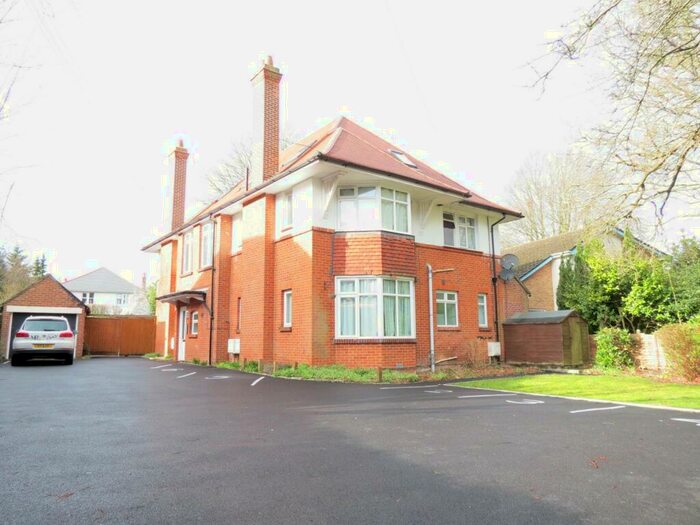 2 Bedroom Flat To Rent In Bedroom Ground Floor Flat In Winton, BH3