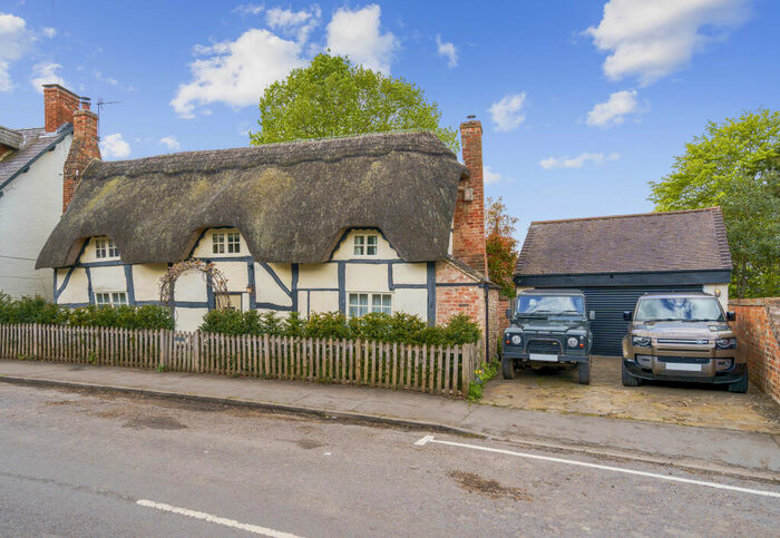 2 Bedroom Cottage For Sale In Moreton Morrell, Warwick, CV35