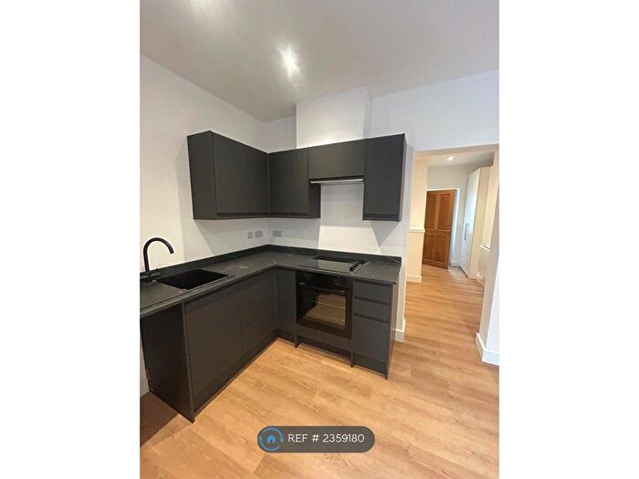 1 Bedroom Flat To Rent In Grangetown, Cardiff, CF11