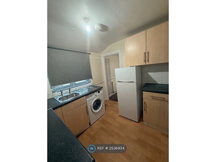 2 Bedroom Flat To Rent In Kashgar Road, London, SE18