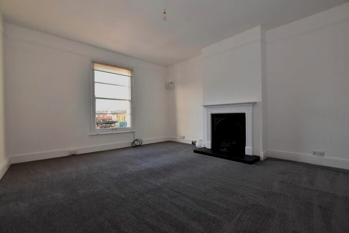 4 Bedroom Flat To Rent In Bath Road, Leckhampton, Cheltenham, GL53
