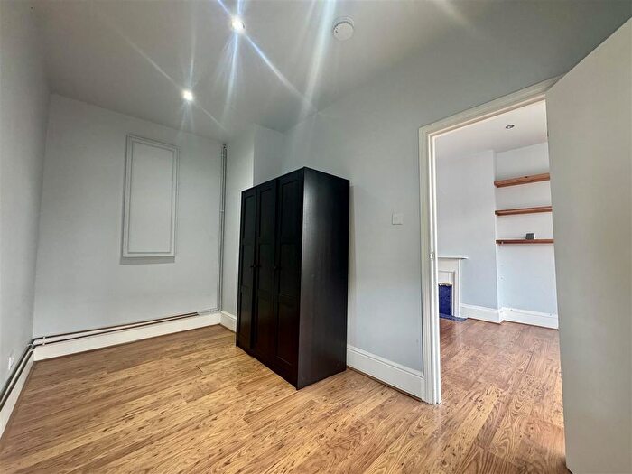 1 Bedroom Maisonette For Sale In Welldon Crescent, Harrow, HA1