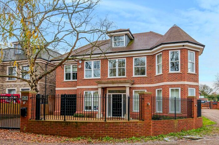 6 Bedroom Detached House To Rent In Arkley Drive, Arkley, Barnet, EN5