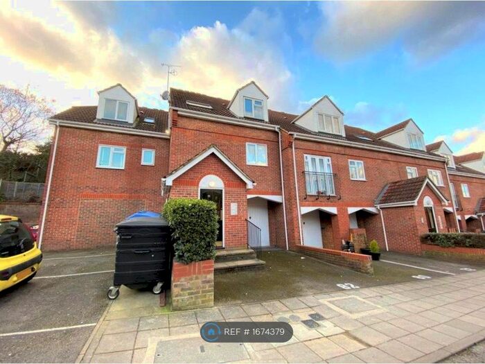 1 Bedroom Flat To Rent In Plumstead, London, SE18