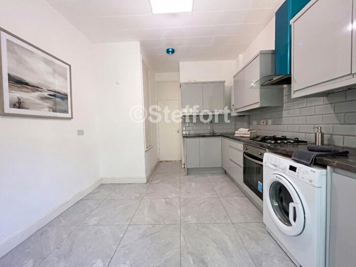 3 Bedroom Apartment To Rent In Bromley Road, Bromley, BR1