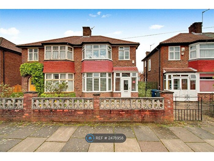 4 Bedroom Semi-Detached House To Rent In Oakwood Crescent, Greenford, UB6