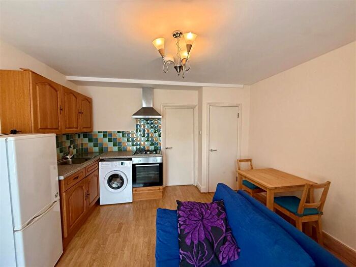 1 Bedroom Flat To Rent In Allensbank Road, Heath, CF14