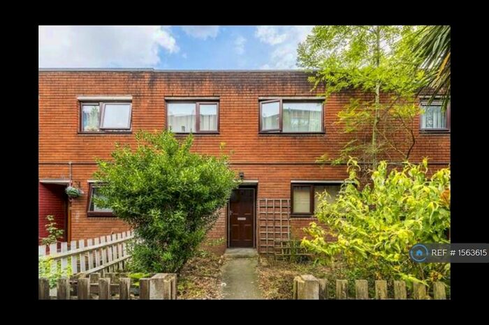 Studio To Rent In Russet Crescent, London, N7