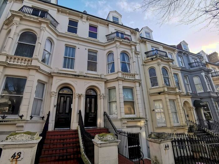 Flat To Rent In Upper Rock Gardens, Brighton, BN2