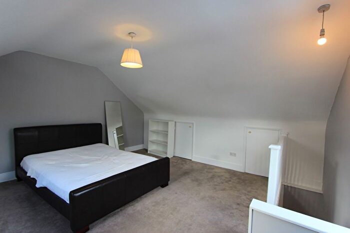 2 Bedroom Flat To Rent In Castle Road, London, N12