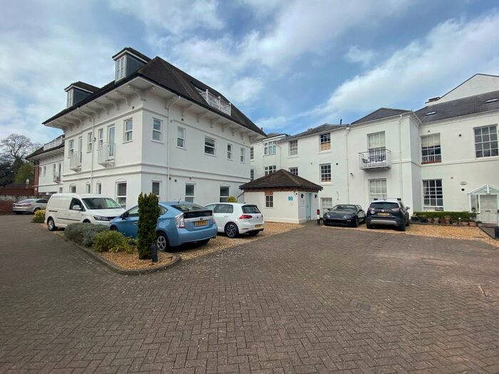 2 Bedroom Apartment To Rent In Castle Lane, Warwick, CV34