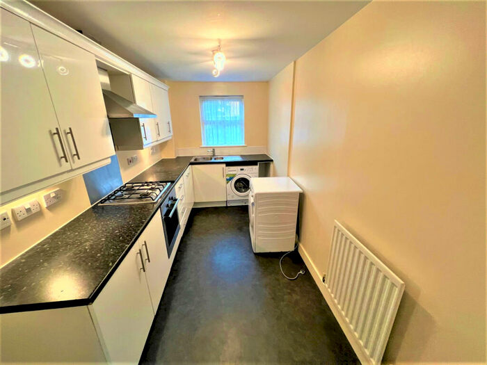 2 Bedroom Flat To Rent In Bed Bath Modern Flat In Romford, RM1