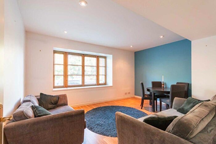 2 Bedroom Flat To Rent In L Commercial Street, Edinburgh, EH6