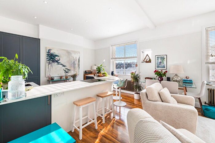 3 Bedroom Maisonette To Rent In Medina Villas, Hove, East Sussex, BN3