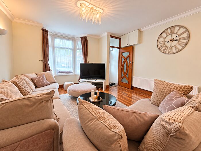 4 Bedroom Terraced House For Sale In Hollybush St, E13
