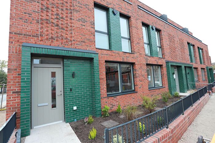 3 Bedroom Town House For Sale In Ardwick Green, Manchester, M12
