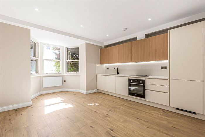 2 Bedroom Flat To Rent In Queens Road, Richmond, TW10