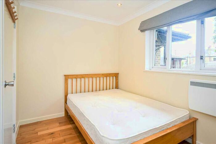 1 Bedroom Flat To Rent In Hillbury Road, London, SW17