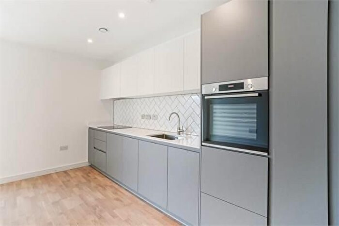 1 Bedroom Flat To Rent In Sibley House, Cedrus Avenue, Southall, UB1