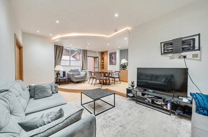 1 Bedroom Apartment To Rent In Avenue Road, St Johns Wood, London, NW8