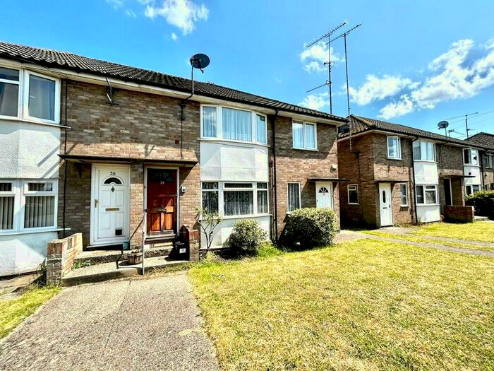 2 Bedroom Maisonette To Rent In Ivydene Road, Reading, Berkshire, RG30