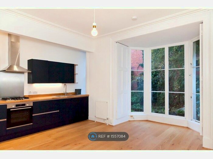 2 Bedroom Flat To Rent In Pitt Street, Edinburgh, EH6