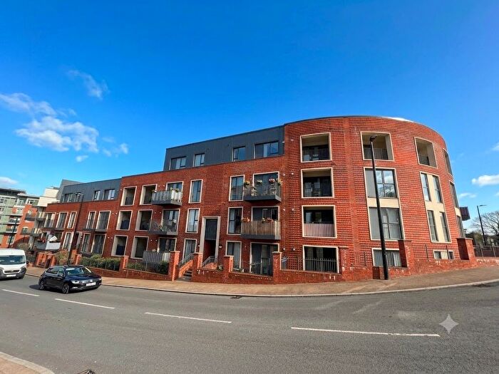 2 Bedroom Flat To Rent In Suffield Hill, High Wycombe, HP11