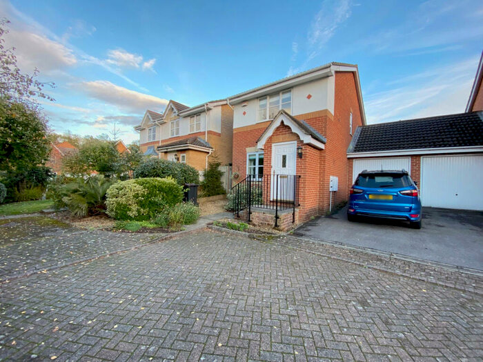 2 Bedroom Semi-Detached House To Rent In Tregony Road, Orpington, BR6