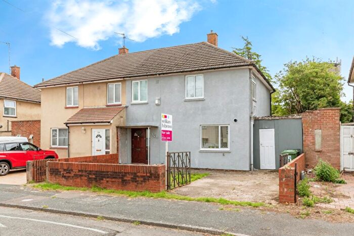 3 Bedroom Semi-Detached House For Sale In Lindisfarne Road, Corby, NN17