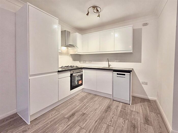 3 Bedroom Property To Rent In Holden Avenue, North Finchley, London, N12