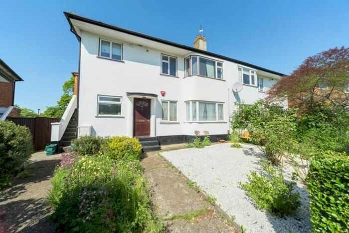 2 Bedroom Flat To Rent In Cavendish Avenue, Ealing, W13
