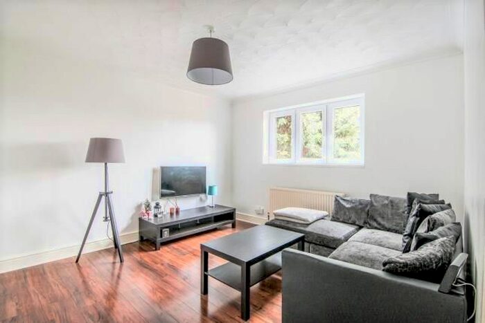 2 Bedroom Flat To Rent In Gerald Court, Hurst Grove, Bedford, MK40