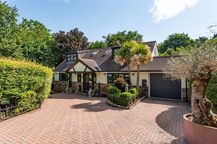 4 Bedroom Detached House For Sale In Eastgate Close, Bramhope, Leeds, LS16