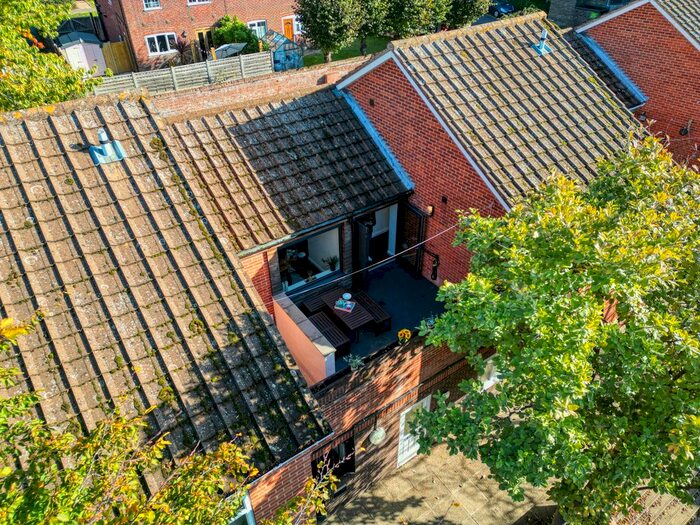 2 Bedroom Flat To Rent In Cavalry Ride, Norwich ., NR3