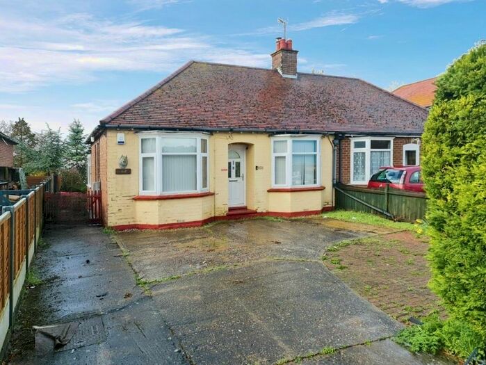 2 Bedroom Bungalow For Sale In Bedford Road, Rushden, NN10