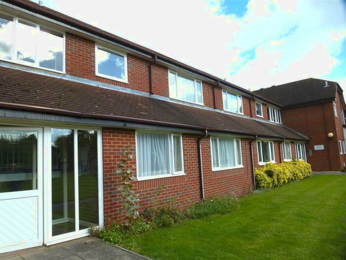 1 Bedroom Apartment To Rent In Ruskin Court, Newport Pagnell, MK16