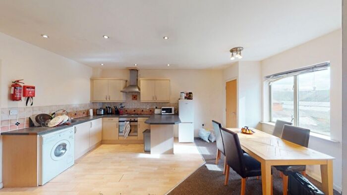 2 Bedroom Flat To Rent In Royal Victoria Court Gamble Street, Nottingham, NG7