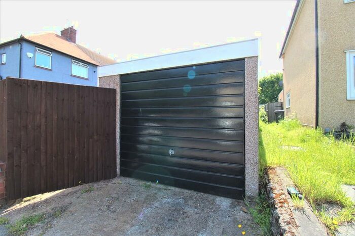 Garage / Parking To Rent In Garage, Kingston Road, KT3
