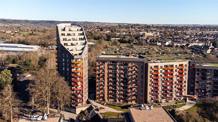 2 Bedroom Flat For Sale In Waterhouse Avenue, Maidstone, Kent, ME14