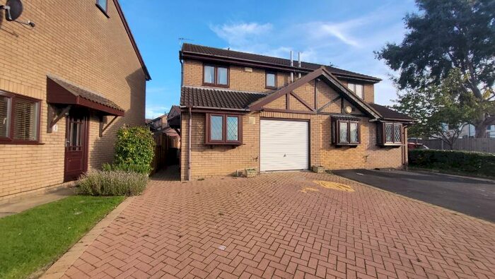 3 Bedroom Semi-Detached House To Rent In Thurstons Barton, Bristol, BS5