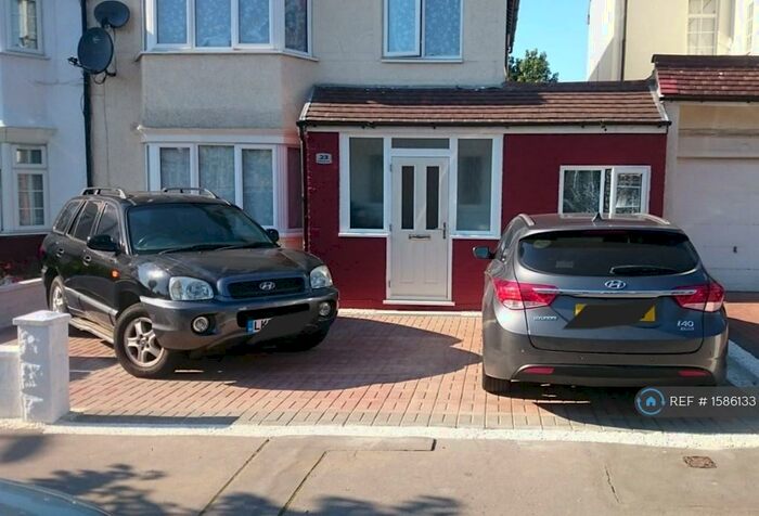 Studio To Rent In Carolina Road, Thornton Heath, CR7