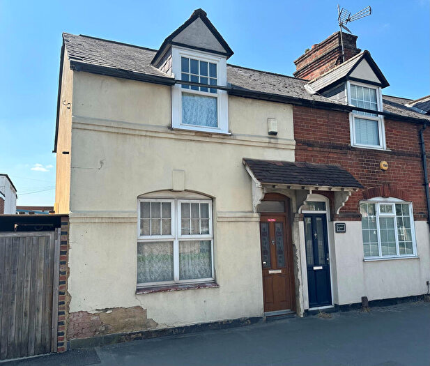 2 Bedroom End Of Terrace House For Sale In Kingston Road, Leatherhead, KT22